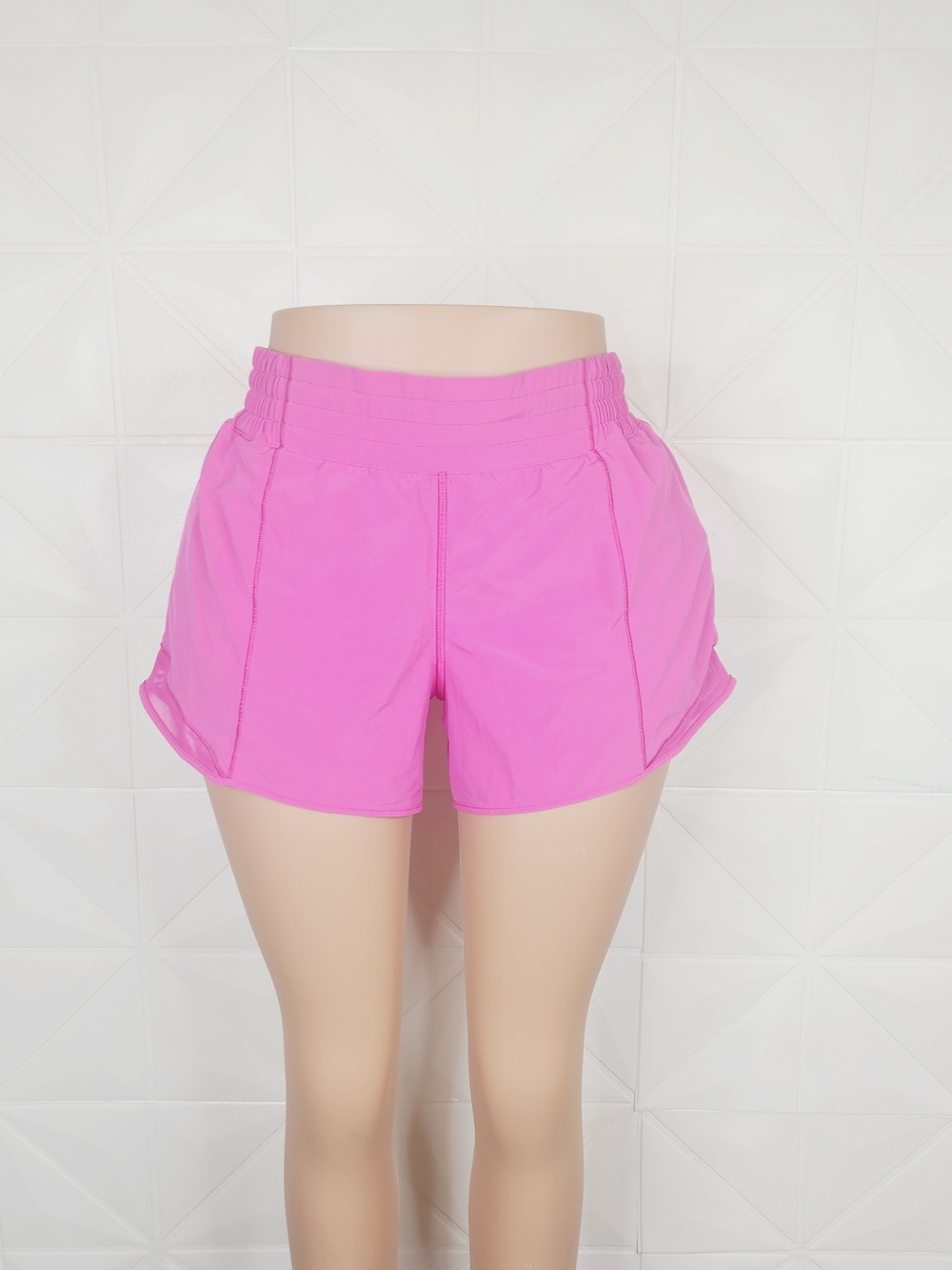 Lululemon Women's Hotty Hot High-Rise Lined Short 4